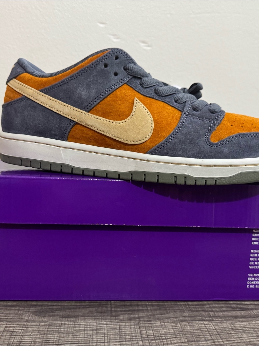 Nike SB Dunk Low Light Carbon Monarch Men’s Size 10
